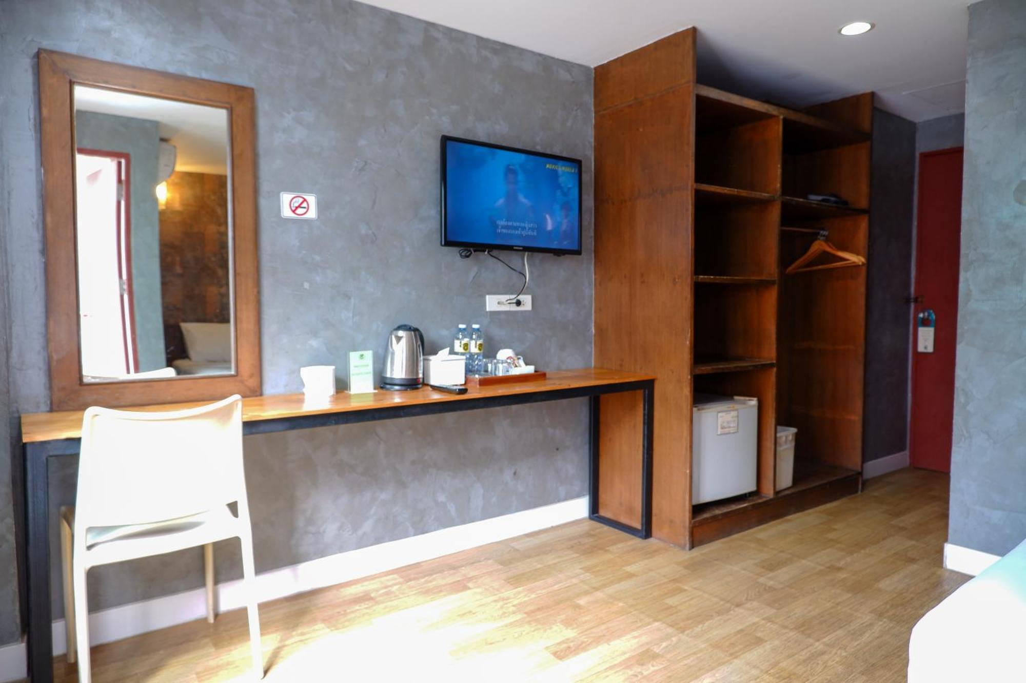 18 Coins Budget Hotel Патая Екстериор снимка