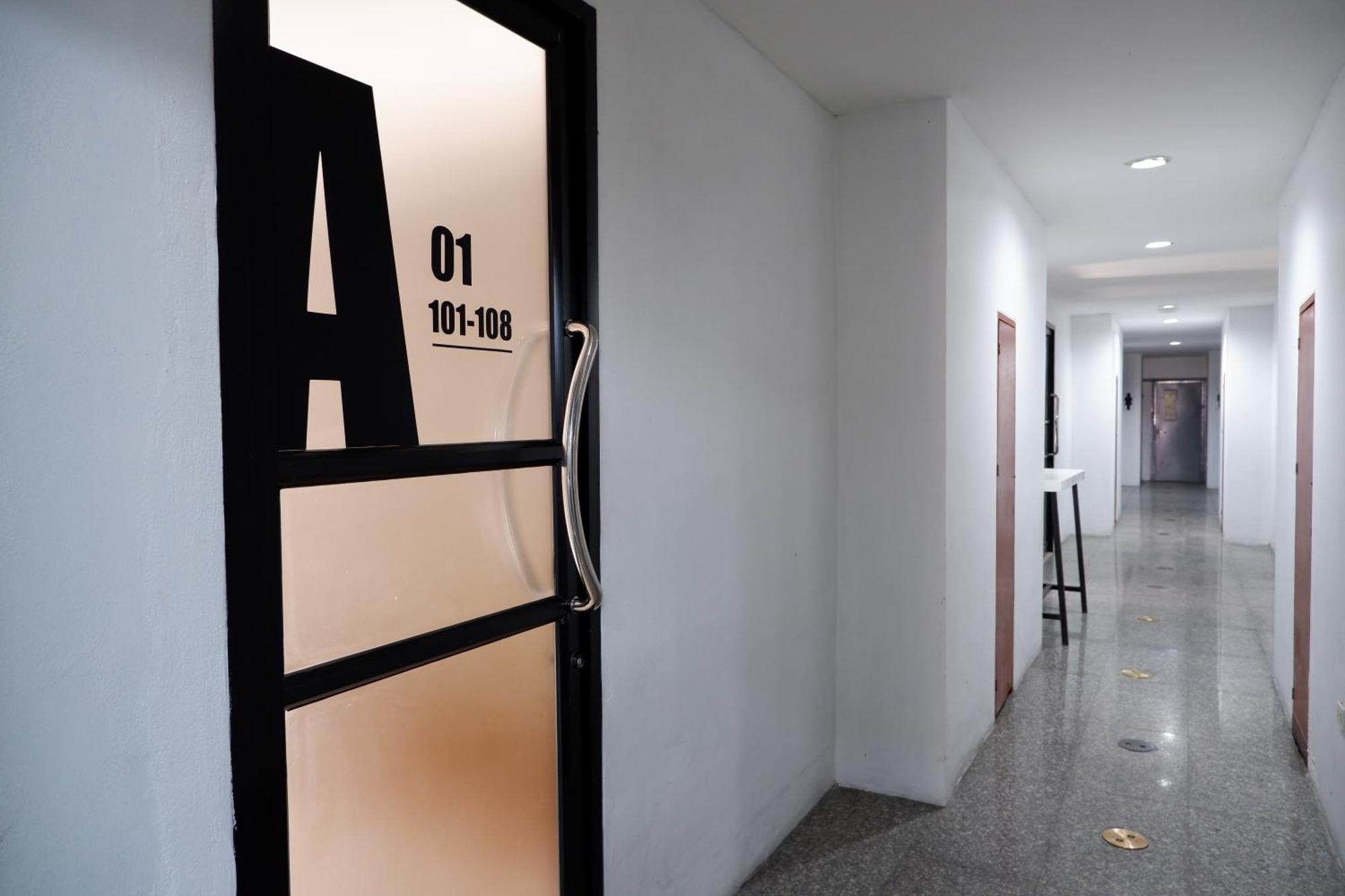 18 Coins Budget Hotel Патая Екстериор снимка