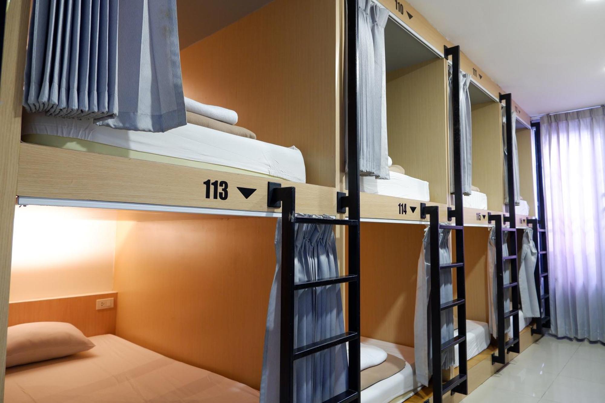 18 Coins Budget Hotel Патая Екстериор снимка