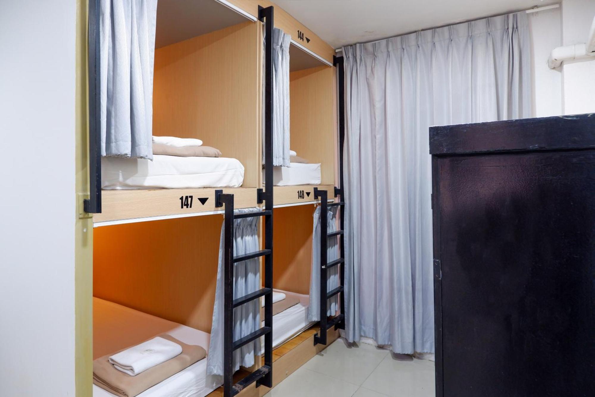 18 Coins Budget Hotel Патая Стая снимка