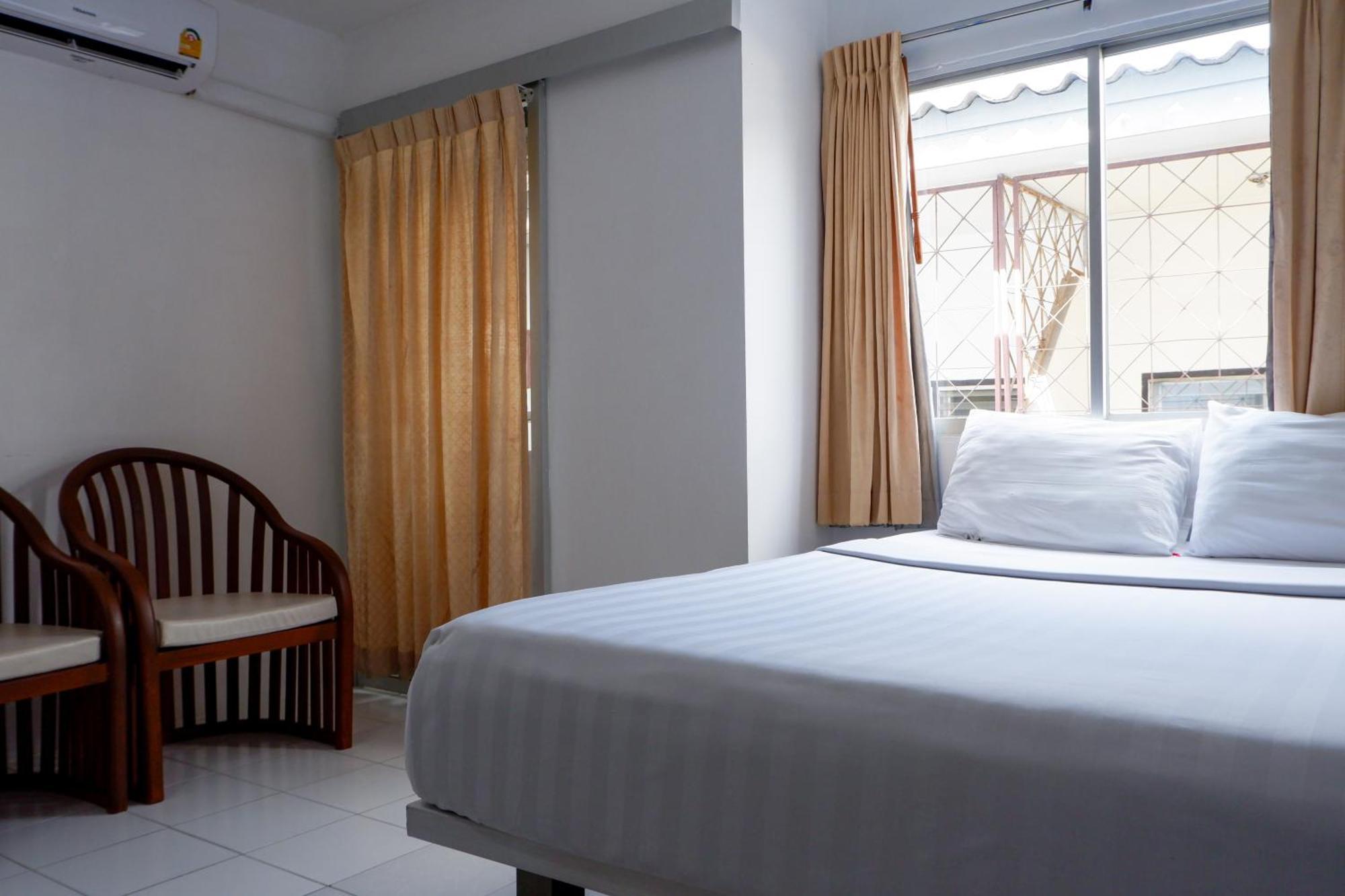 18 Coins Budget Hotel Патая Стая снимка
