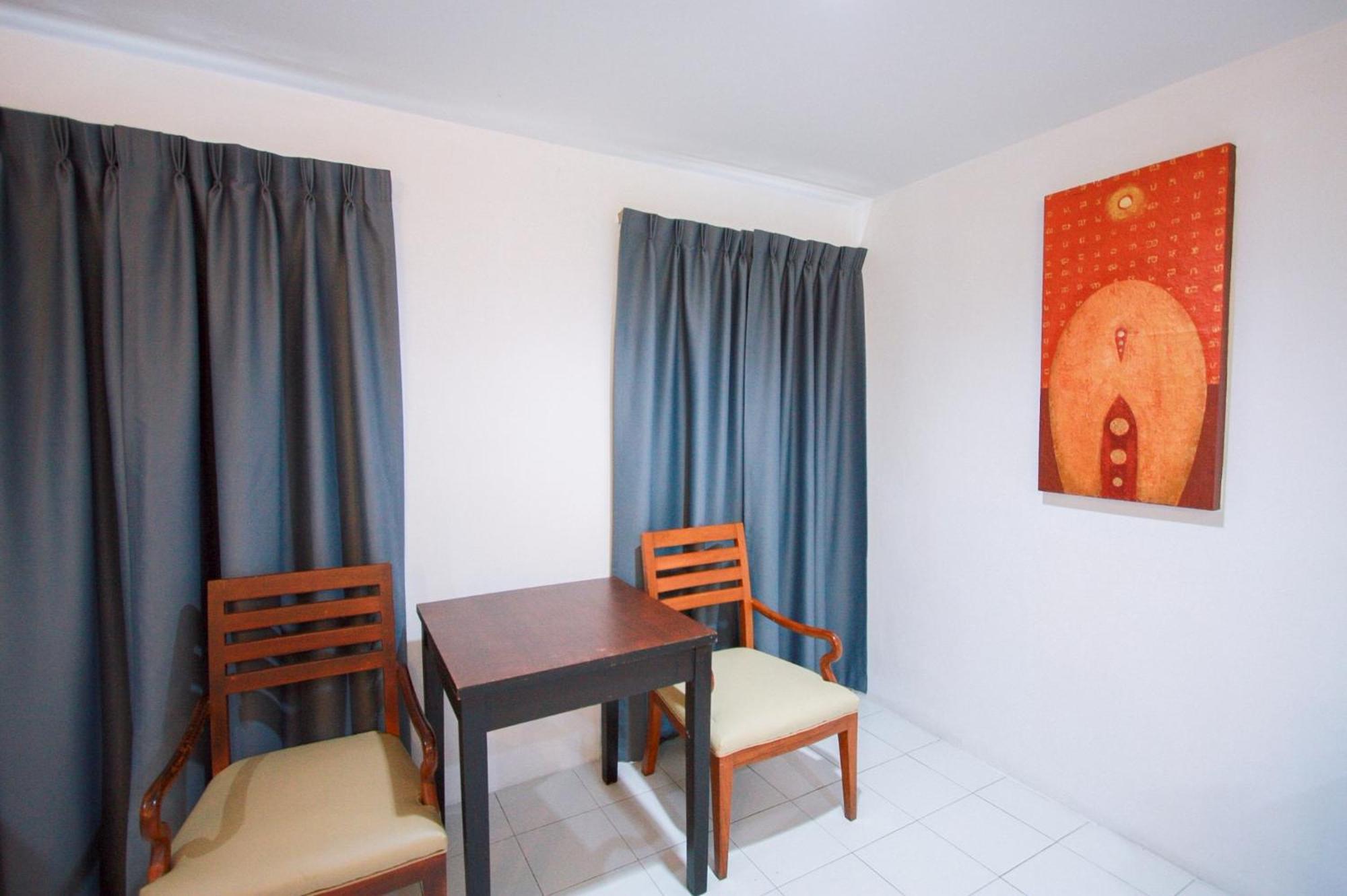 18 Coins Budget Hotel Патая Стая снимка