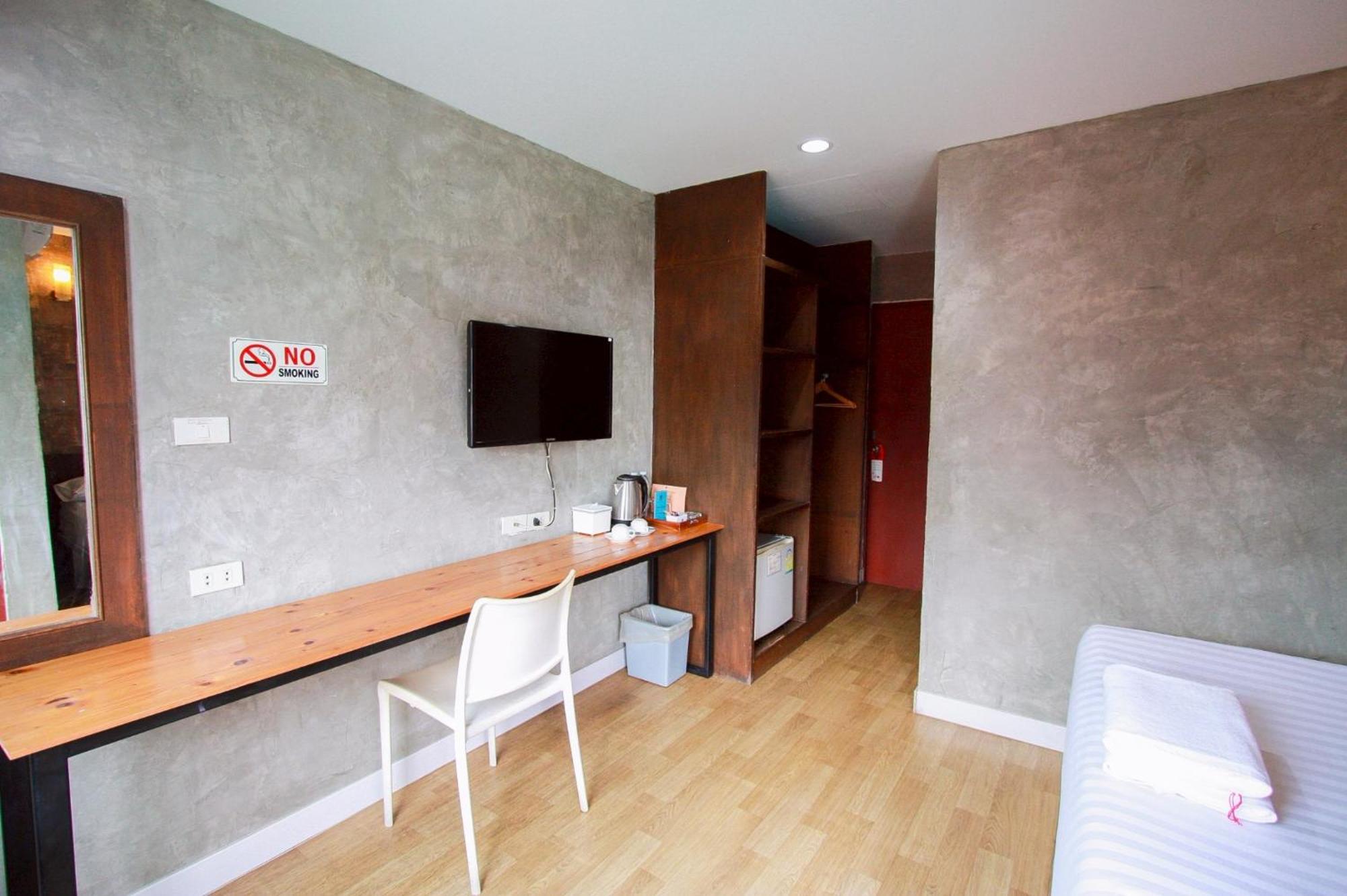 18 Coins Budget Hotel Патая Стая снимка