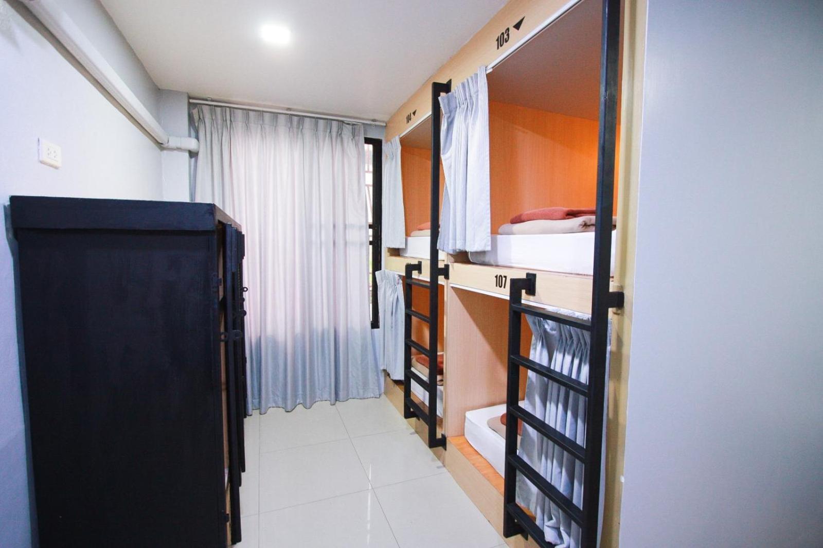 18 Coins Budget Hotel Патая Стая снимка