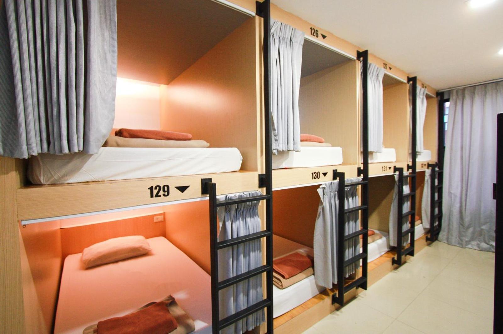 18 Coins Budget Hotel Патая Стая снимка