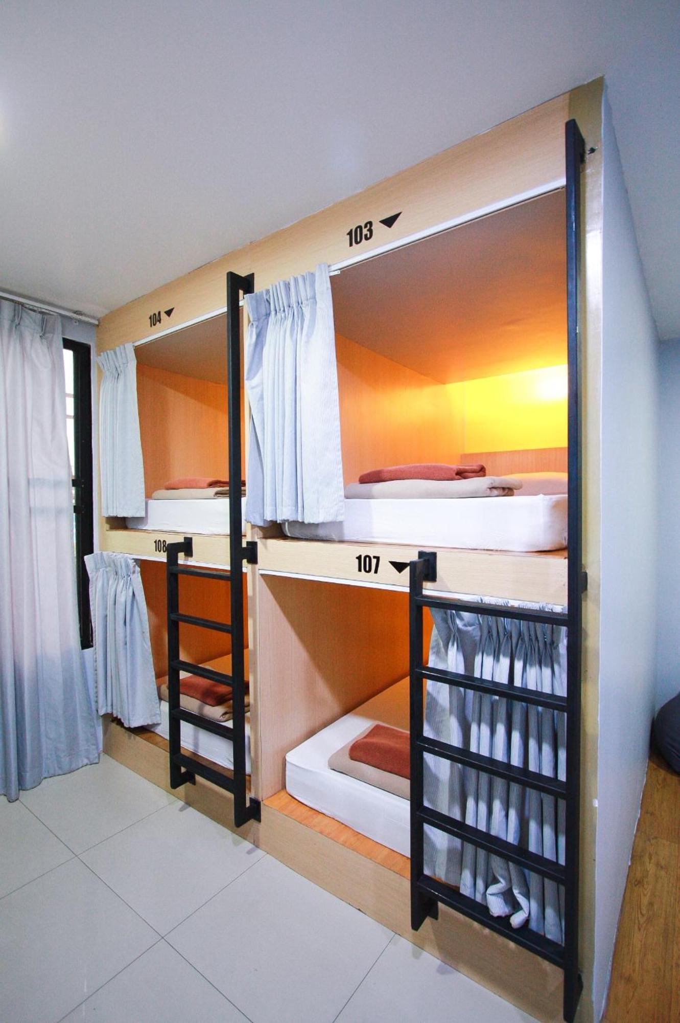 18 Coins Budget Hotel Патая Стая снимка
