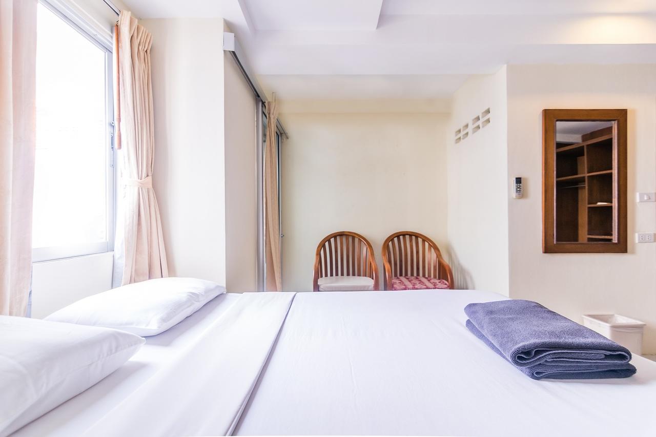 18 Coins Budget Hotel Патая Екстериор снимка